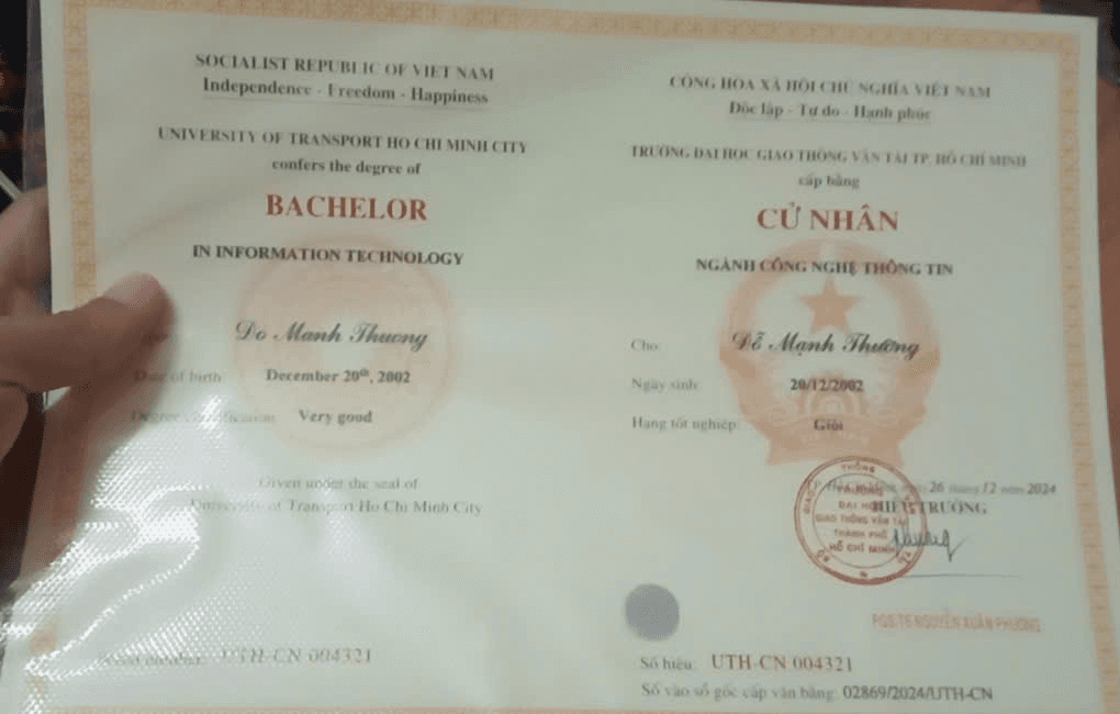 12.2024 - Tốt nghiệp Cử nhân Công nghệ Thông tin